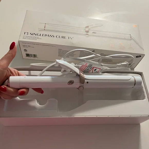 T3 SinglePass Curl Professional Curling Iron Ceramic Long Barrel